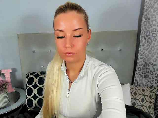 Modella: KristyAngel