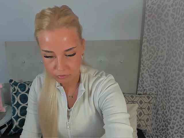 Model: KristyAngel
