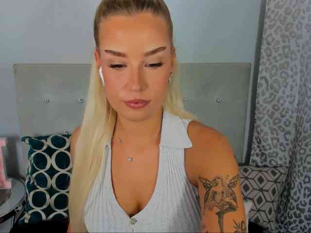 Model: KristyAngel