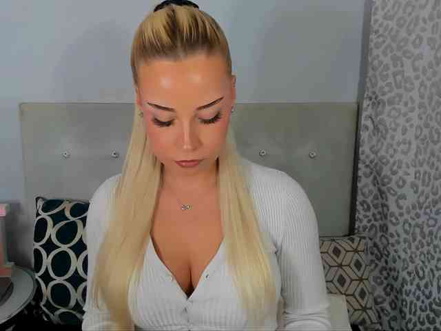 Model: KristyAngel