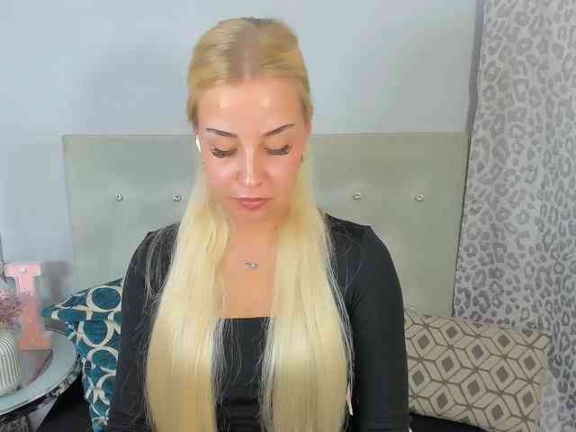 Model: KristyAngel
