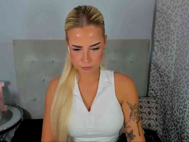 KristyAngel webcam