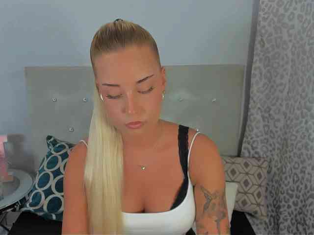 KristyAngel webcam