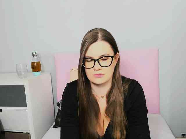 Model: CarolineStar