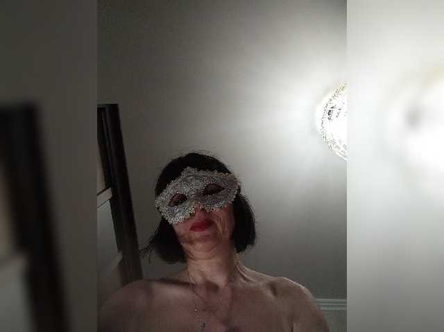 Lilya18, live now on BongaCams