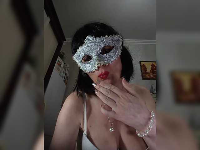 Lilya18, en directo ahora en BongaCams