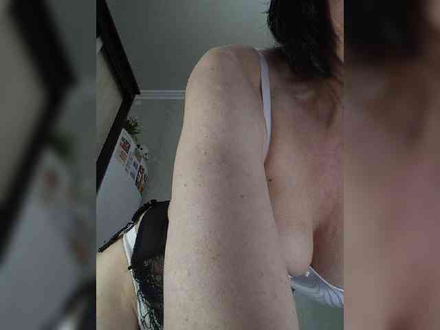 Lilya18 webcam