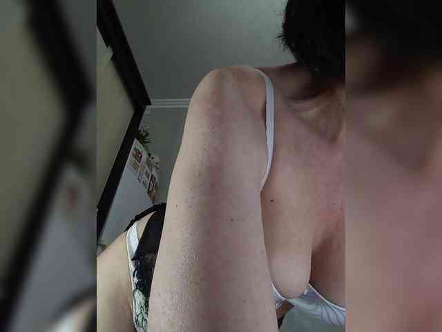 Lilya18 webcam