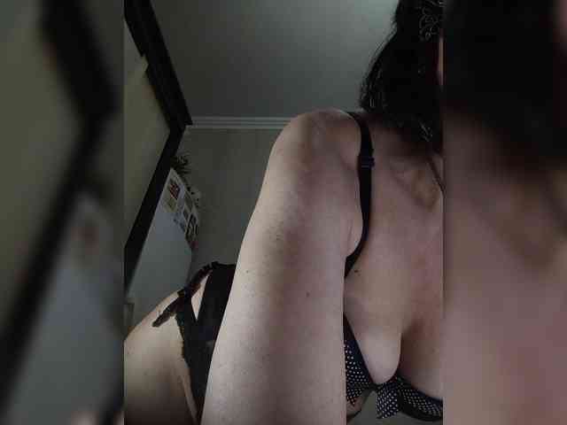 Lilya18 webcam