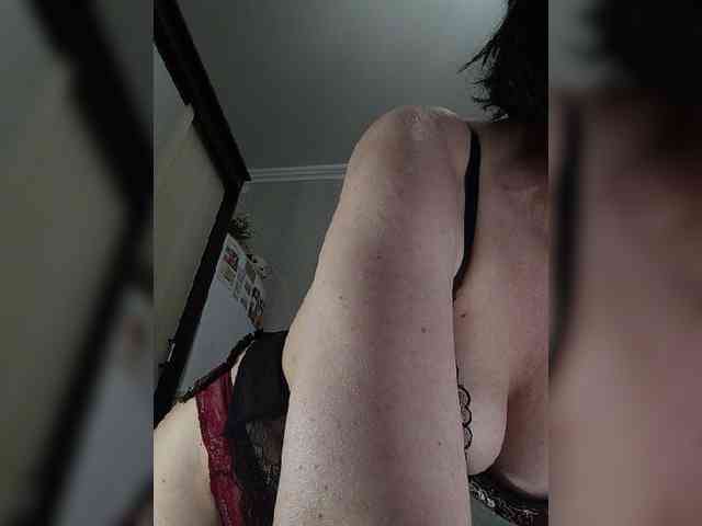 Lilya18 webcam