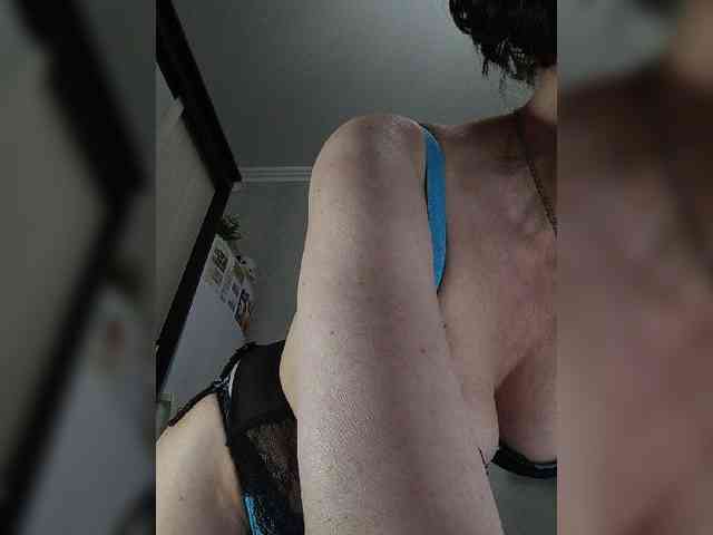 Lilya18 webcam