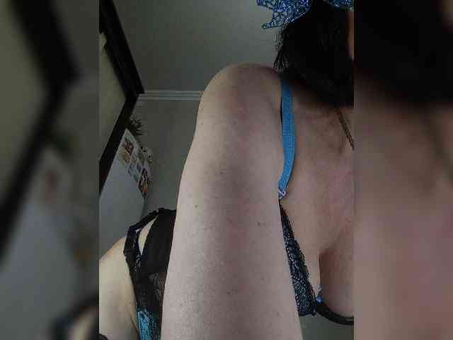 Lilya18 webcam