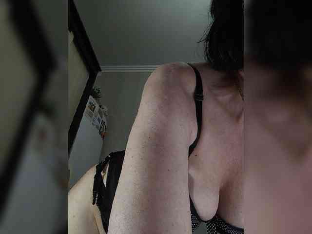 Lilya18 webcam