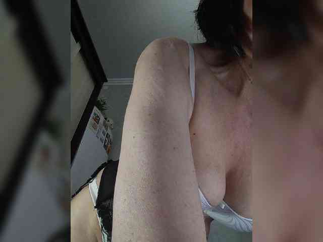 Lilya18 webcam