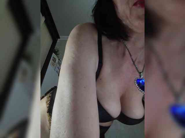 Lilya18 webcam