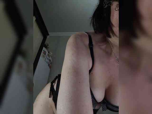 Lilya18 webcam