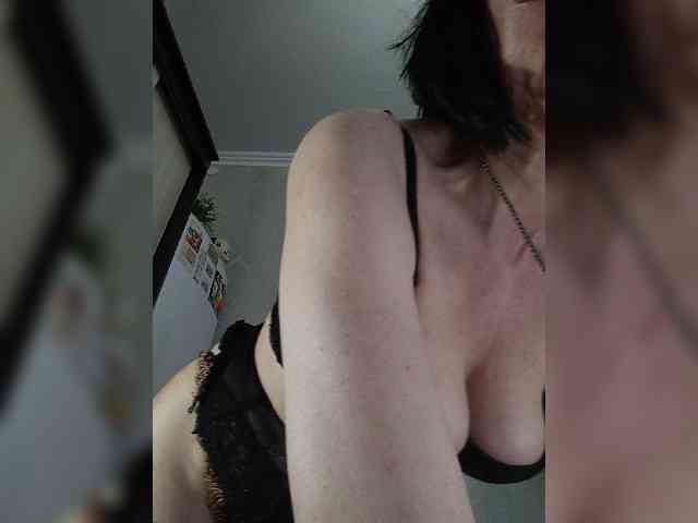 Lilya18 webcam
