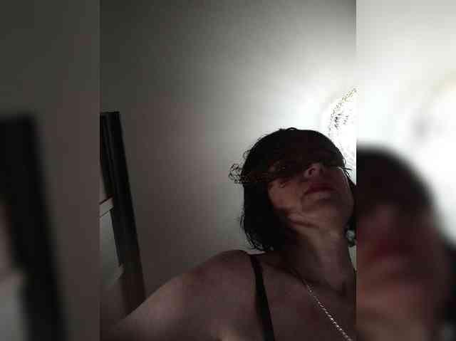 Lilya18 webcam