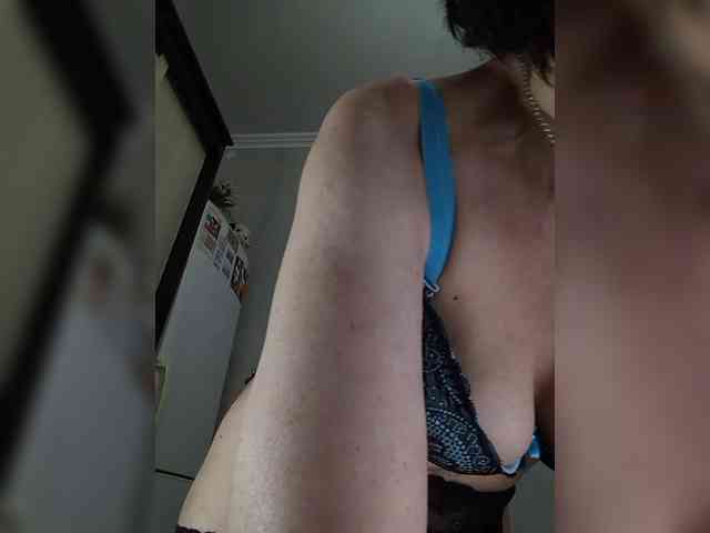 Lilya18 webcam