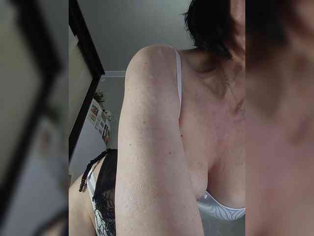 Lilya18 webcam