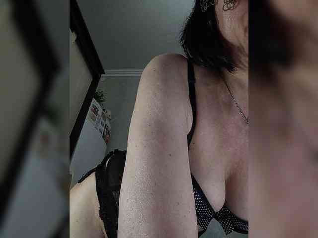 Lilya18 webcam