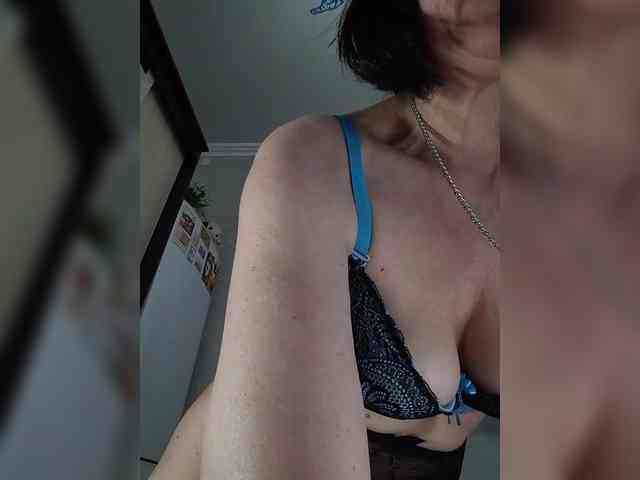 Lilya18 webcam