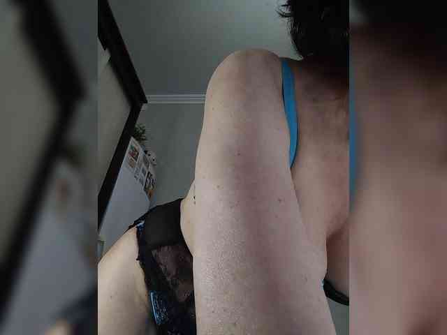Lilya18 webcam