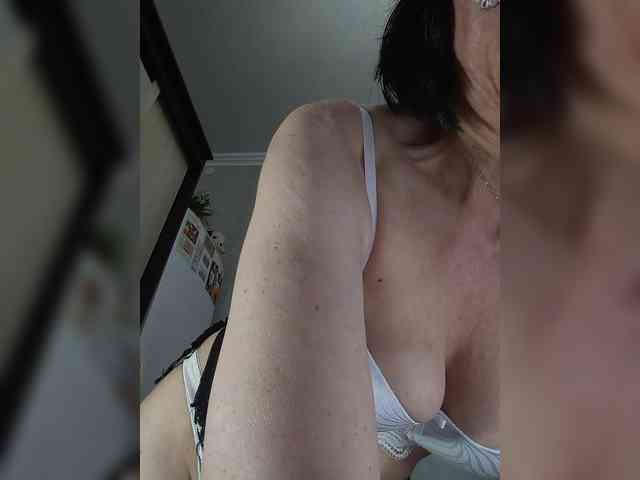 Lilya18 webcam