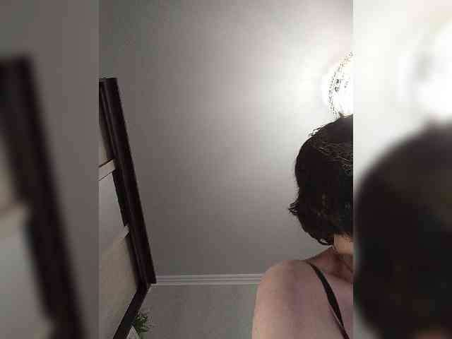 Lilya18 webcam
