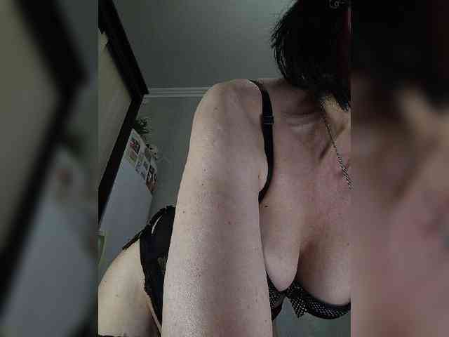 Lilya18 webcam