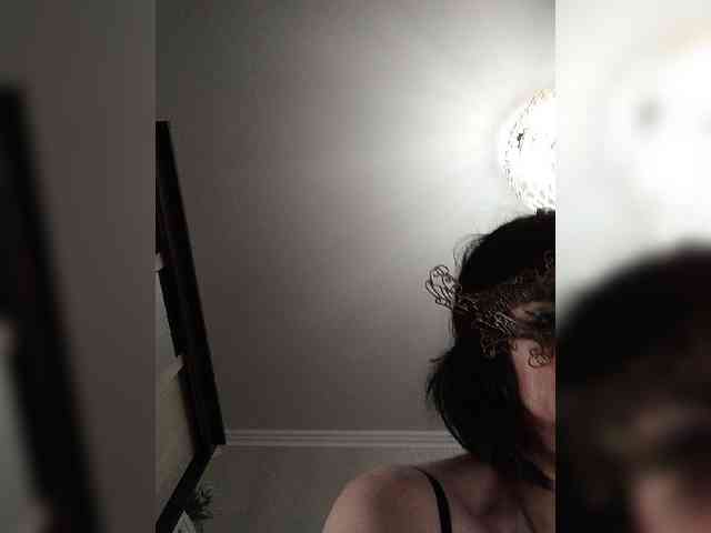Lilya18 webcam