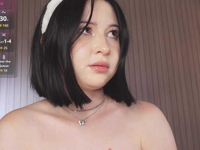 Holyhee live cam on BongaCams