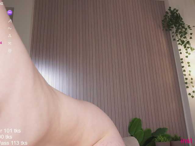 Holyhee live cam on BongaCams