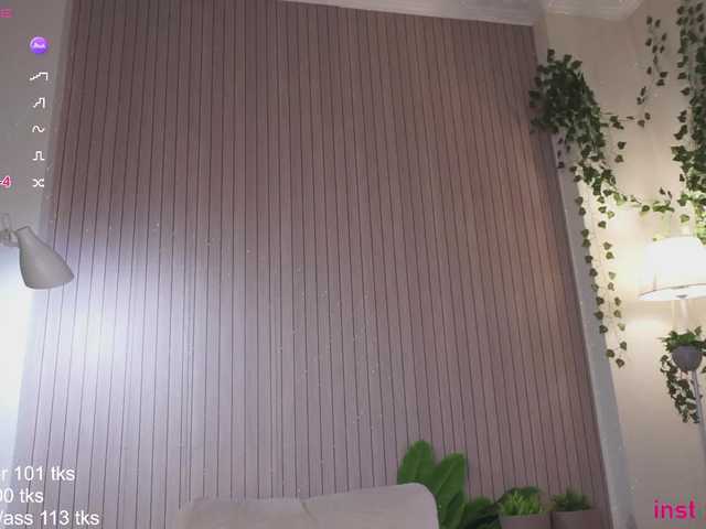 Holyhee live cam on BongaCams
