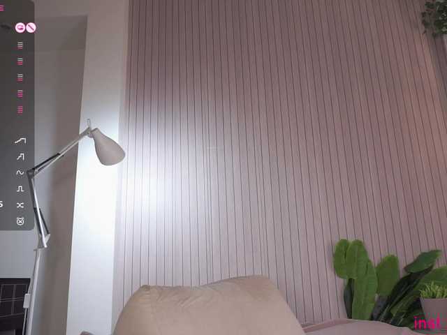 Holyhee live cam on BongaCams