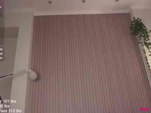 Holyhee live female cam on bongacams