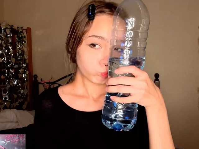 HoneyComfya live cam on BongaCams