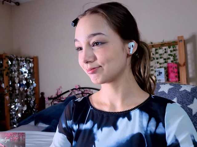 HoneyComfya's BongaCams show and profile