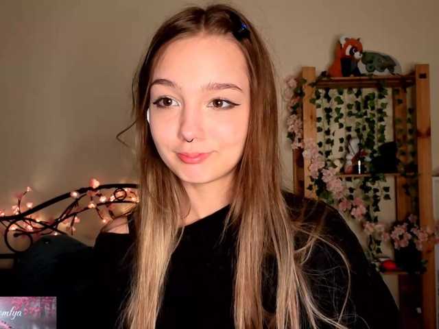 le modèle HoneyComfya est en webcam porno dans un show sur le site bongacams, il possède les tags suivants: White/Caucasian,Brunette,Shaved