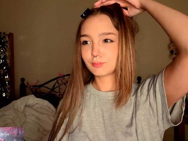 HoneyComfya live cam on BongaCams