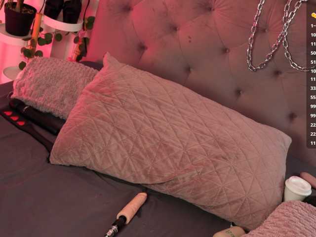 Julcy-Peach live cam on BongaCams