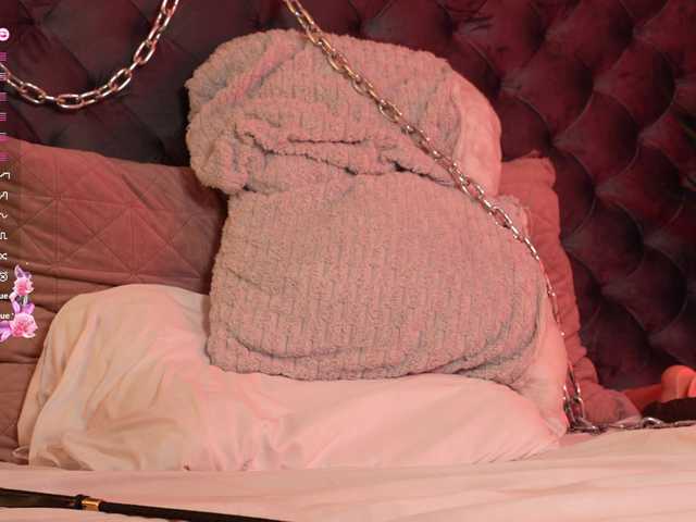 Julcy-Peach live cam
