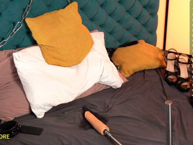 Julcy-Peach live cam on BongaCams