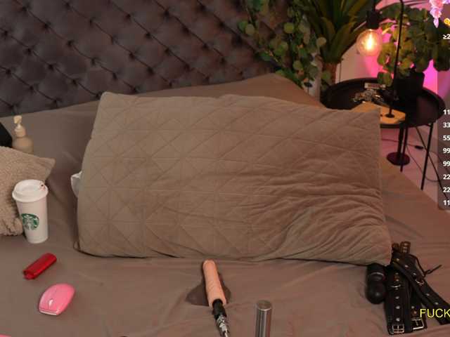 Julcy-Peach live cam on BongaCams