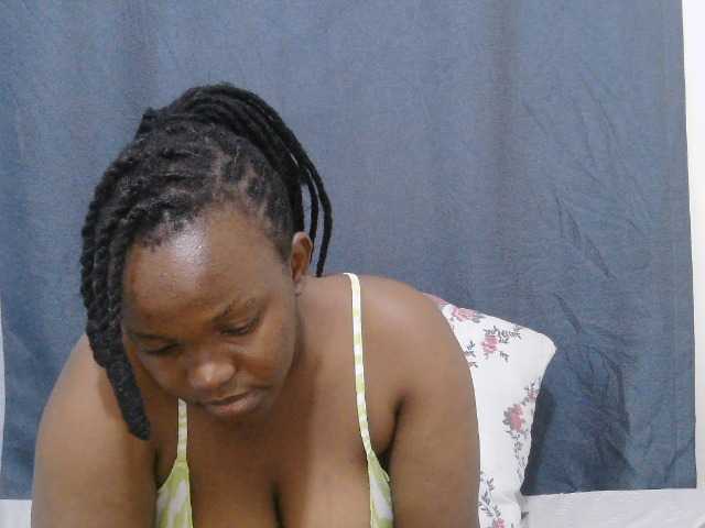 Cutie-lynda live cam on BongaCams