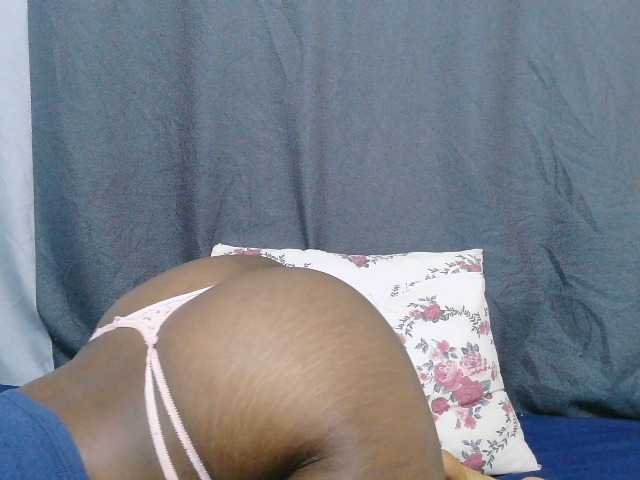 Cutie-lynda live cam on BongaCams