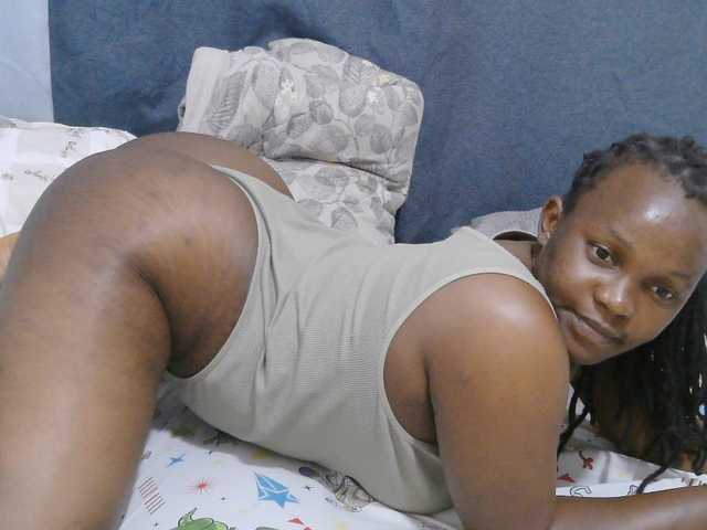 Cutie-lynda live cam on BongaCams