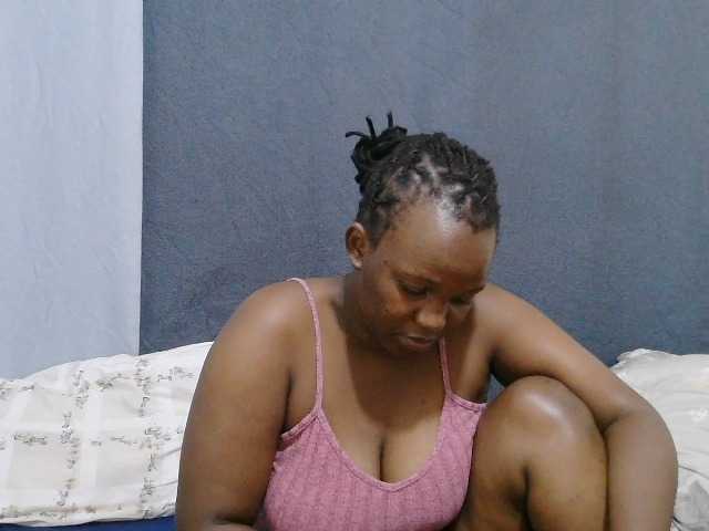 Cutie-lynda live cam on BongaCams