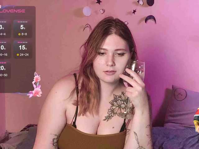 foxyarty, live now on BongaCams