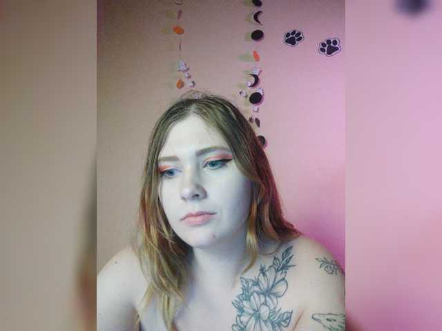 foxyarty, live now on BongaCams